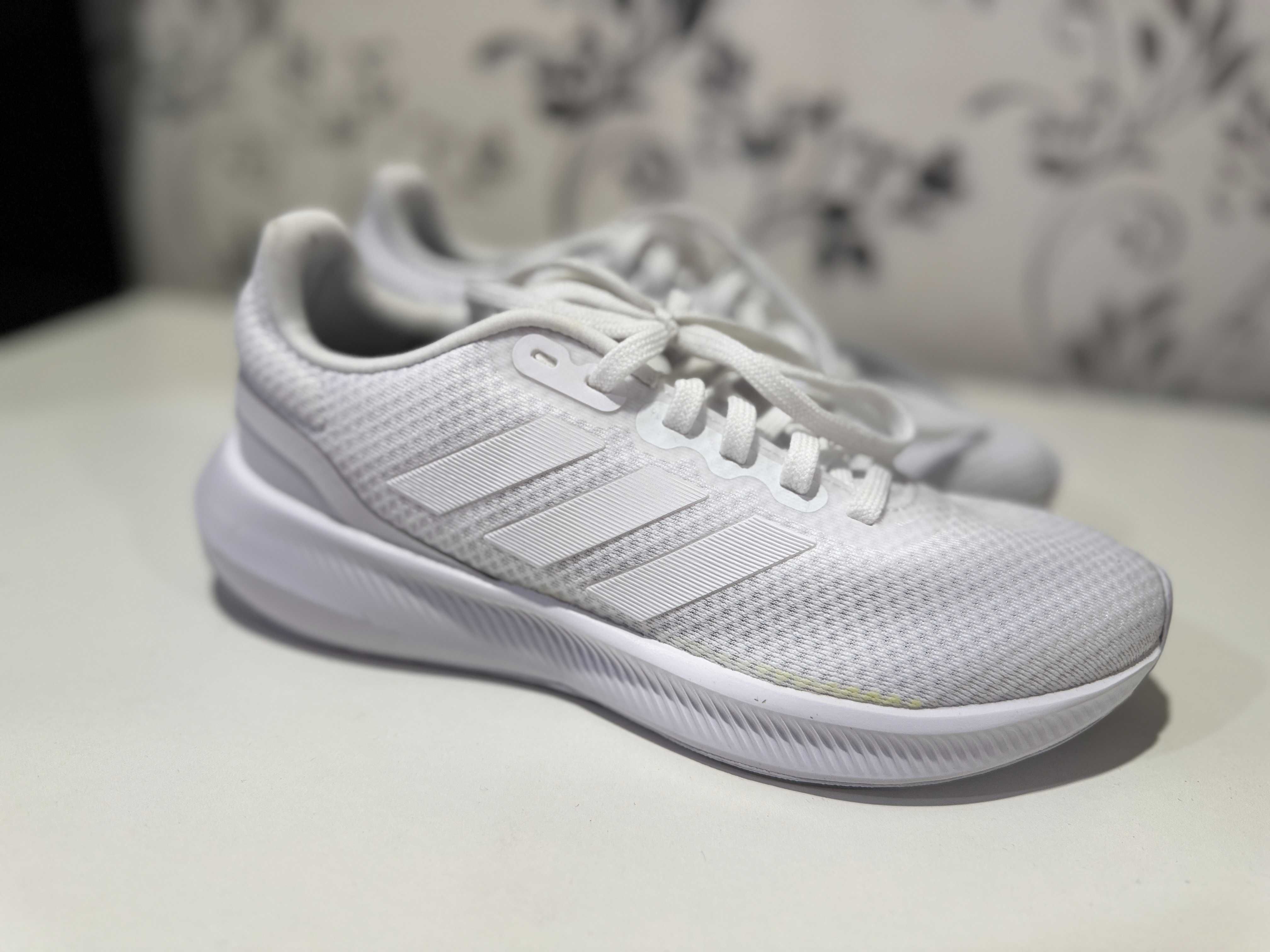 Кросівки жіночі бігові Adidas Runfalcon 3 Shoes White Hp7559, 38.5р