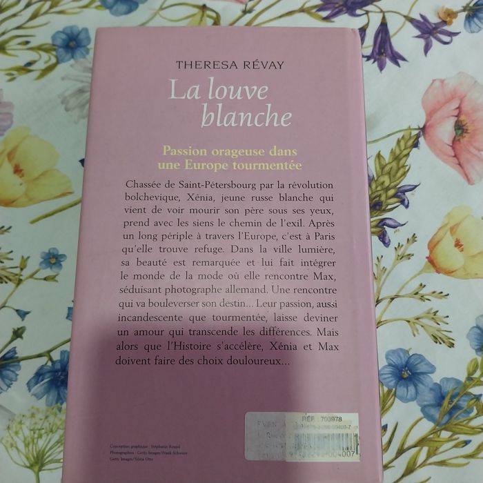 La louve blanche.  Portes incluídos.