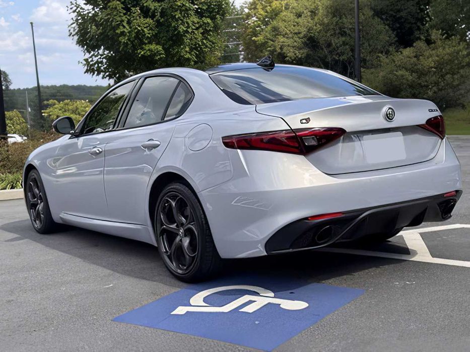 Alfa Romeo Giulia      2021