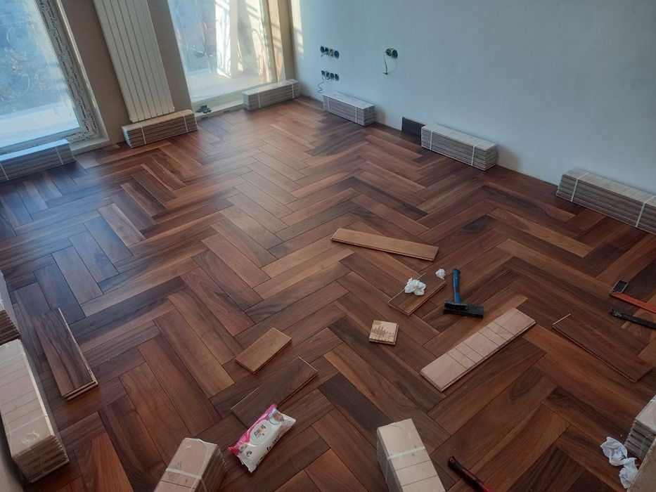 Укладка ламината, установка плинтусов, натяжные потолки!