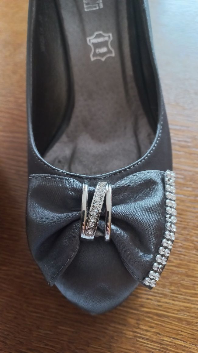 Buty na obcasie 38