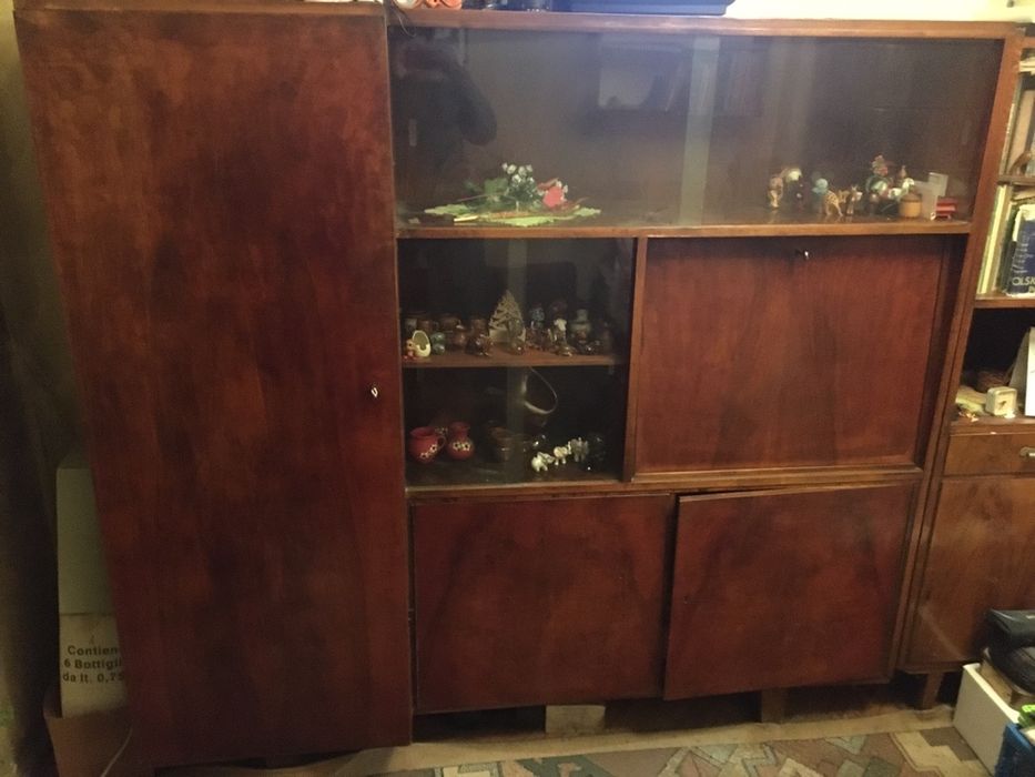 Kredens z czasów PRL