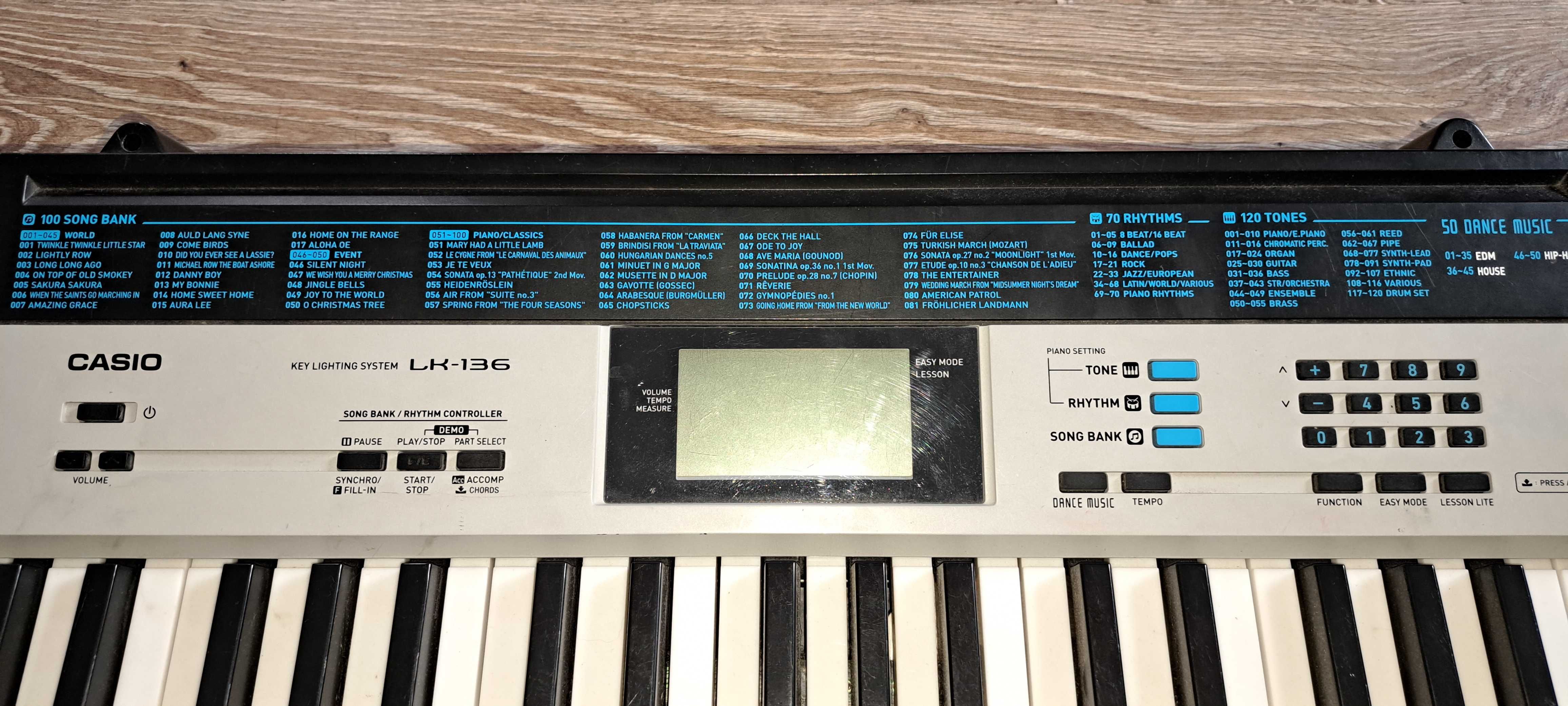 Keyboard casio LK-136