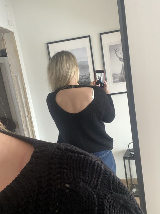 Damski sweterek Sinsay rozmiar M wyciecie na plecach