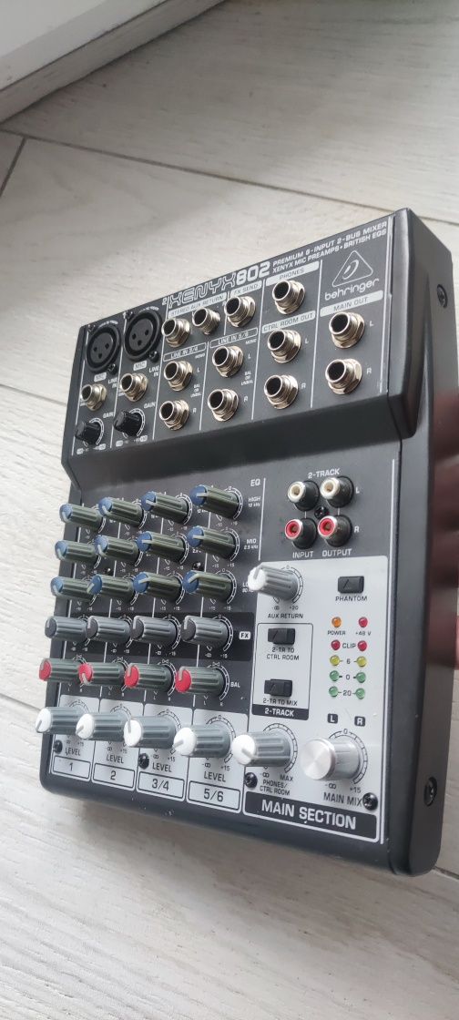 Мікшер пульт Behringer XENYX 802