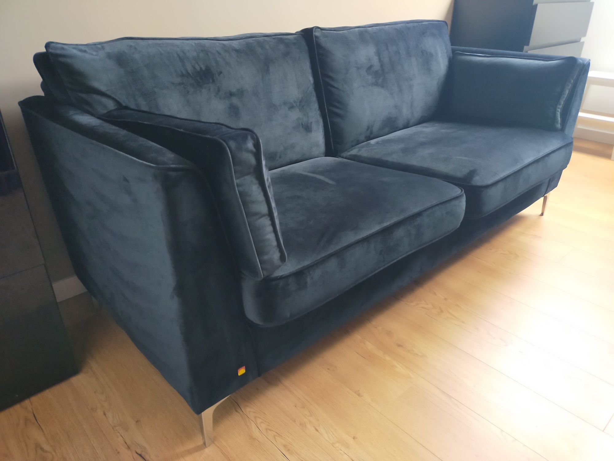 Stylowa czarna Sofa 3-osobowa  polskiego producenta