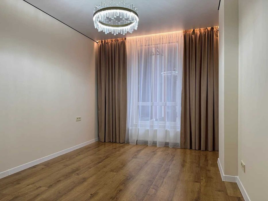 Терміново! Укомплектована двокімнатна поблизу ТРЦ "Veles Mall"