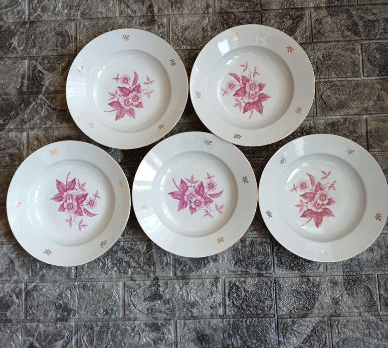 Тарелки обеденные 5 шт из прошлого