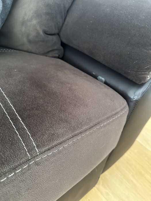 Narożnik z funkcją spania z pufą