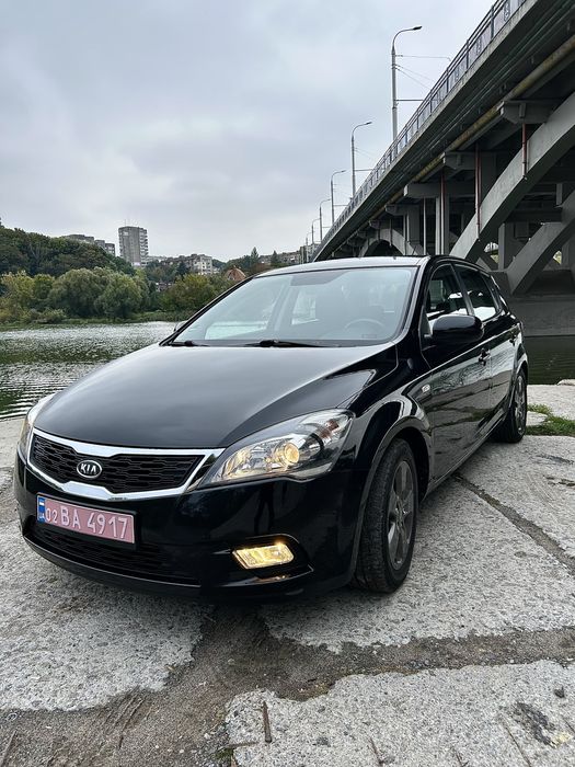 Kia Ceed 1.4 бенз 2009