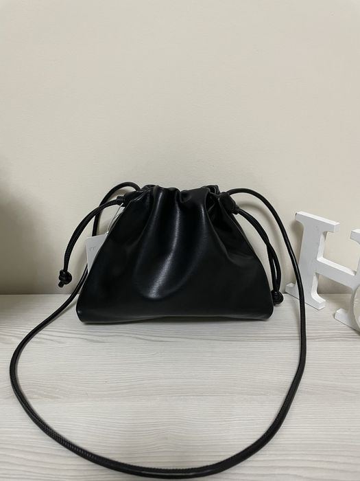 Міні-сумка COS на шнурку