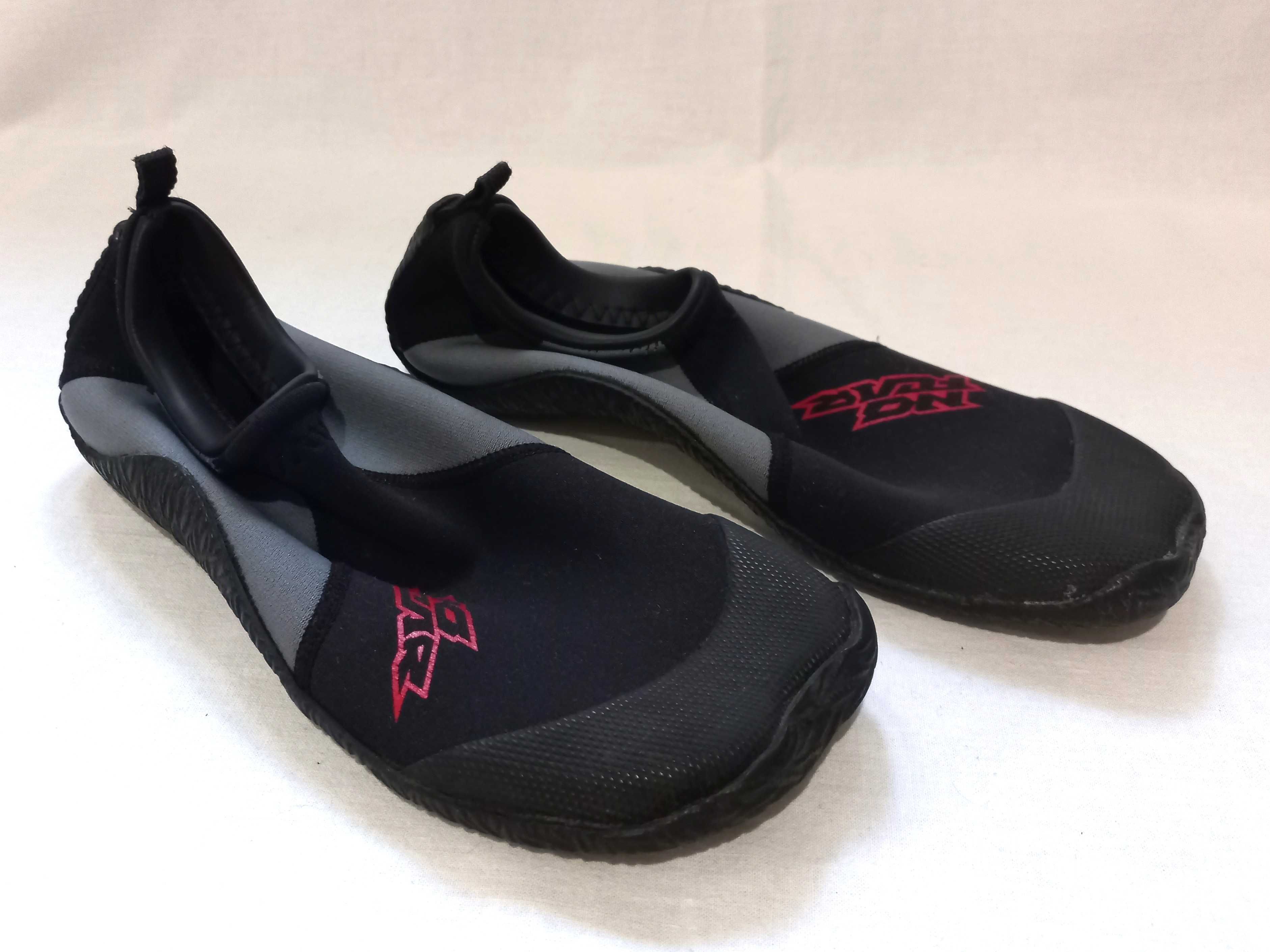 Buty DO WODY neoprenowe r. 36-37,5 czarne Unisex stan bdb