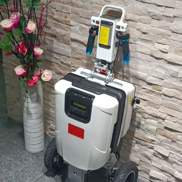 Розкладний трьохколесний електроскутер