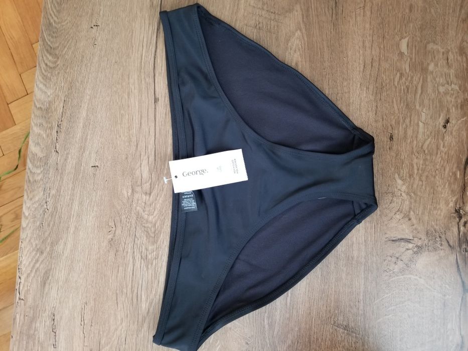 Плавки жіночі чорного кольору.