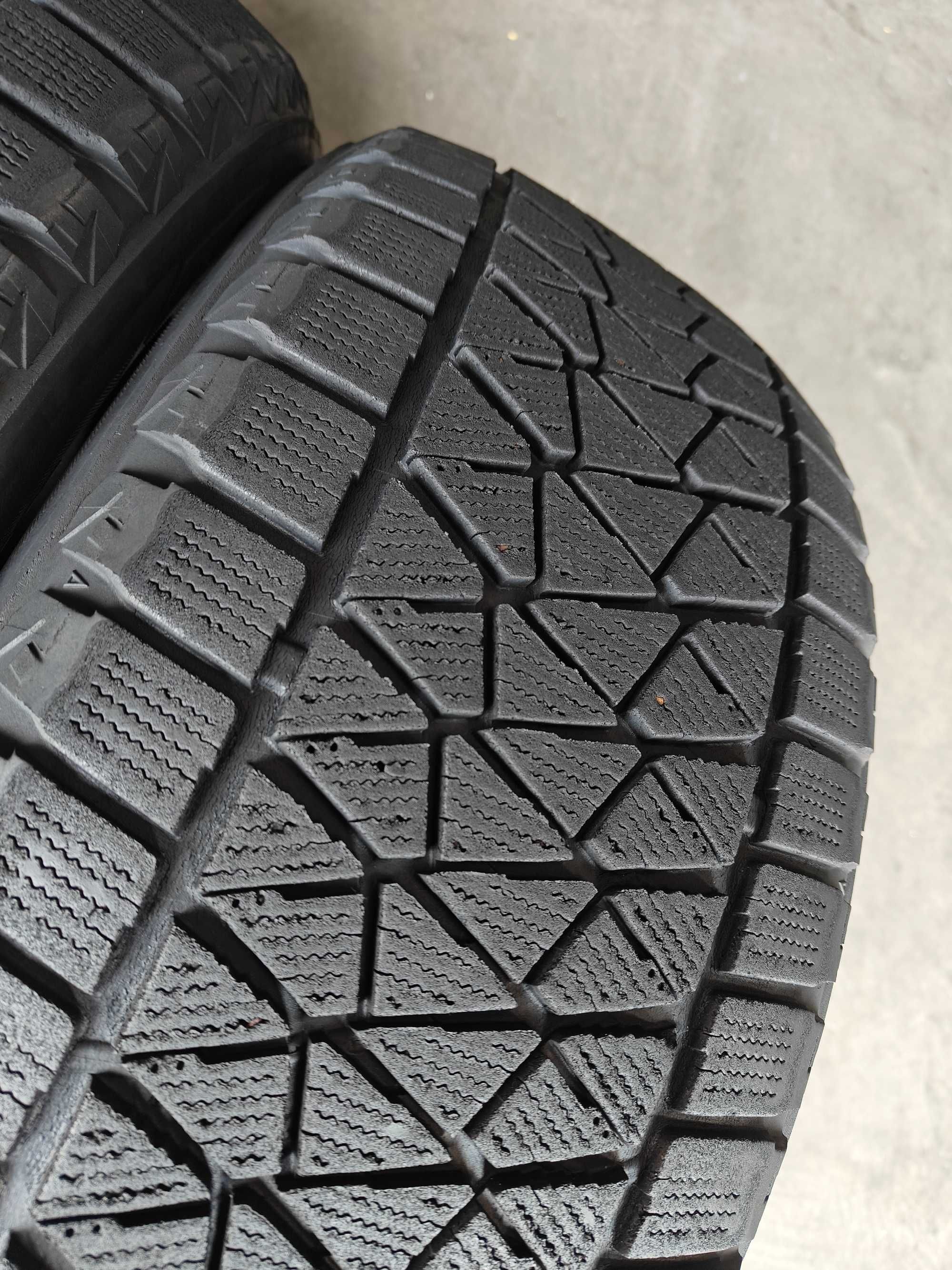 R19 245 55 шини зимові липучки Bridgestone Blizzak DM-V2 made Japan
