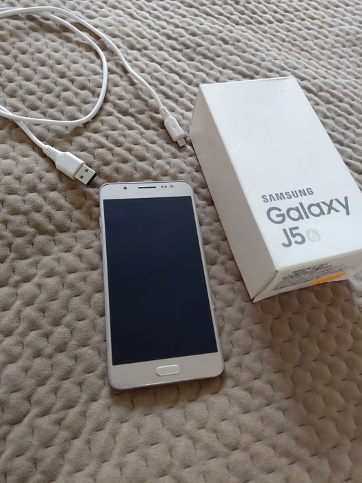 Смартфон Samsung j5