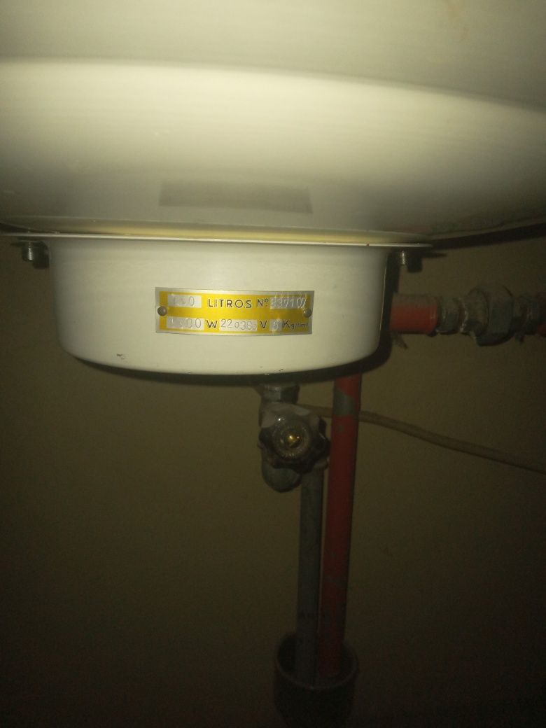 Vendo caldeira eléctrica em bom estado de conservação e funcionamento.