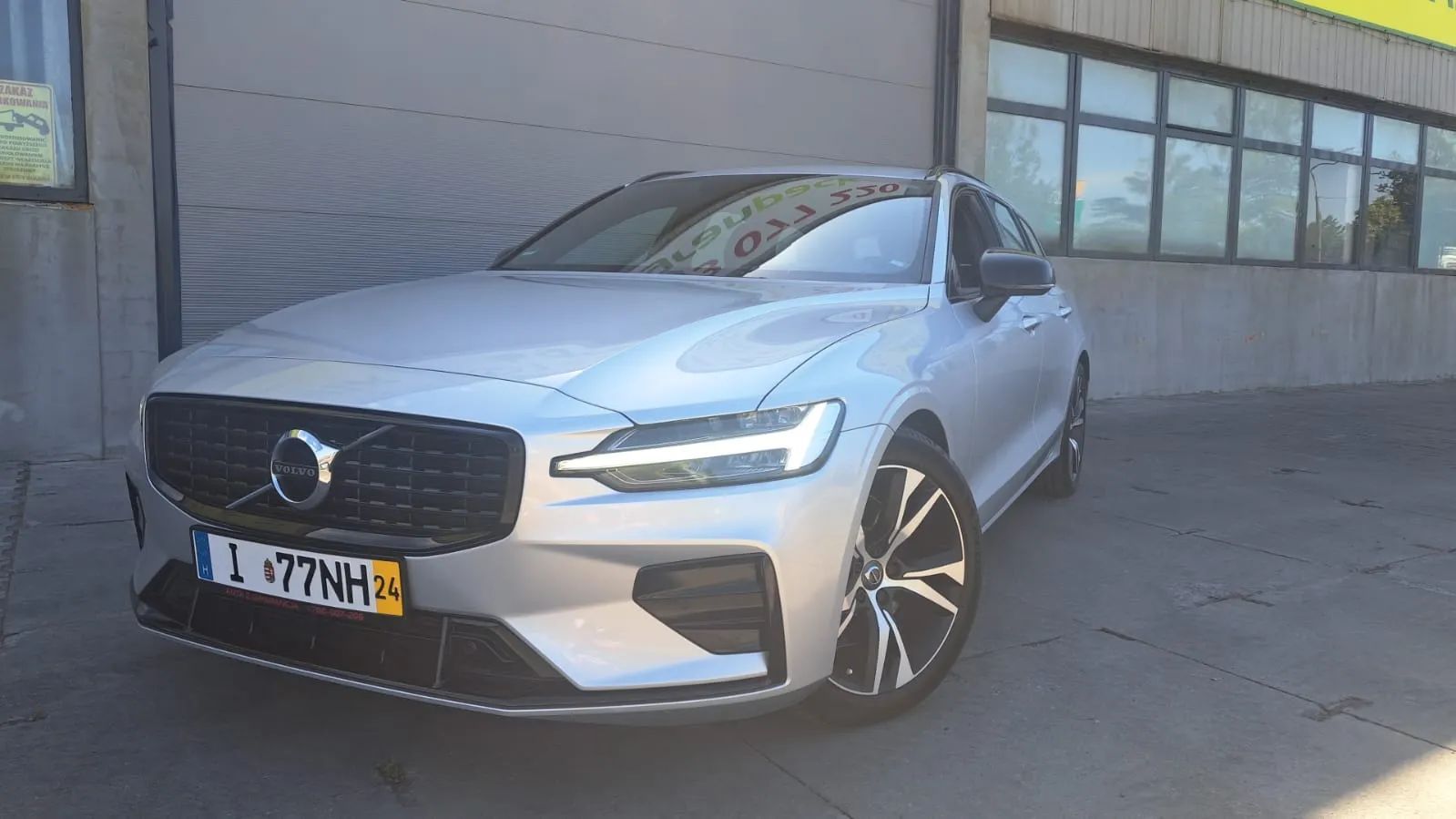 Volvo V60 83.000 Km Przebiegu R- design Kamery- Skóry-1 Rok Gwarancji !