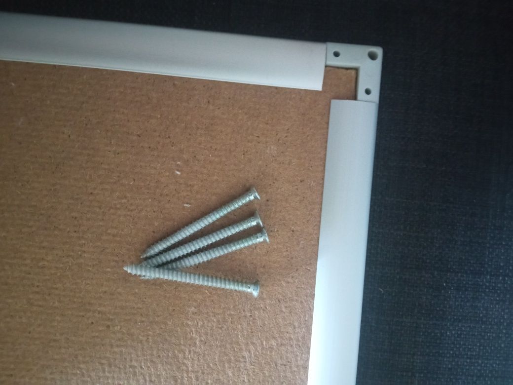 Tablica ścienna z magnesami