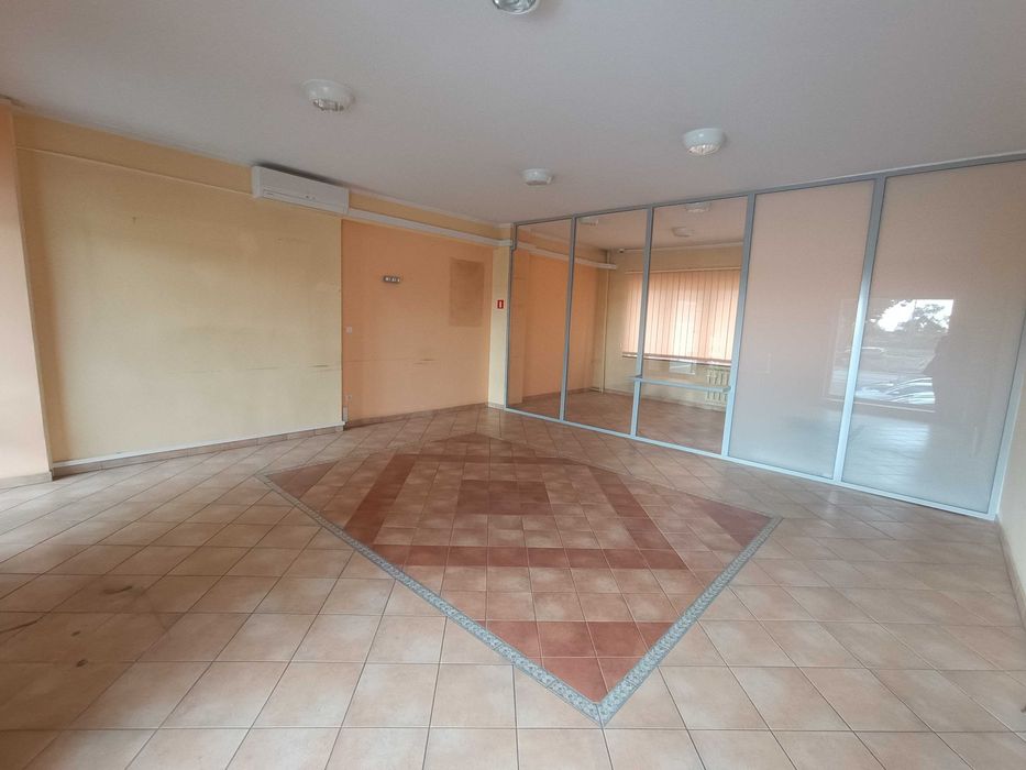 Wynajmę lokal usługowy – Niechlów, 93 m²