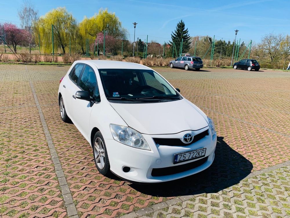 toyota auris Wynajem wypozyczalnia aut nrent.pl wynajmiemy