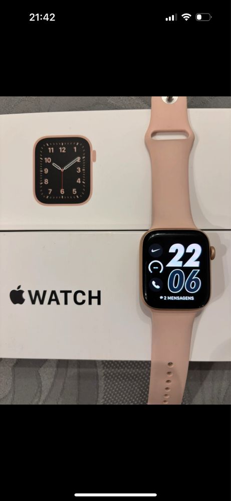 Apple Watch SE gold