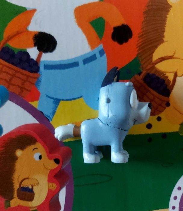 1 szt figurka Stopka z bajki Bluey. Kuzynka Bluey i Bingo
