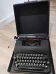 Máquina de escrever antiga Corona Standard muito estimada
