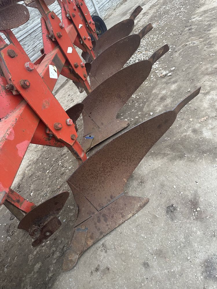 Plug obrotowy 4 skibowy Kuhn