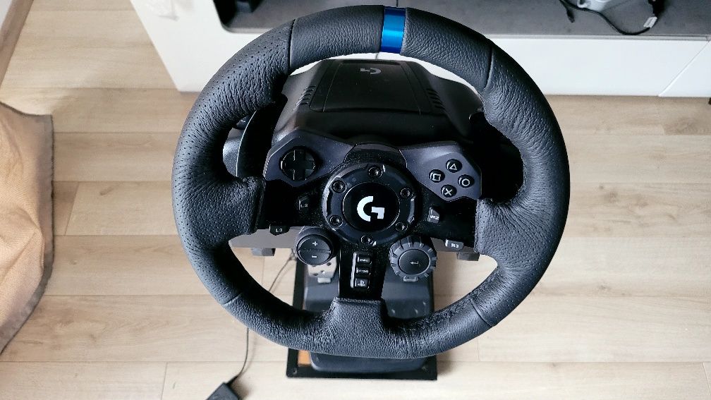 Kierownica do PlayStation 5 i PlayStation 4. Logitech G923 plus stelaż