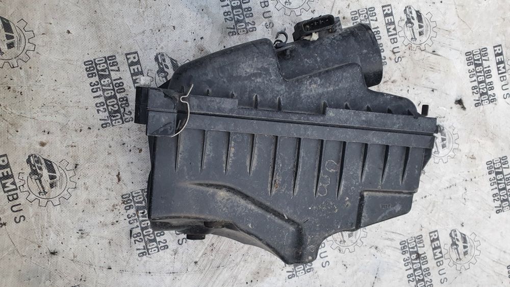 Корпус воздушного фильтра Toyota Avensis t25 2.0 2.2