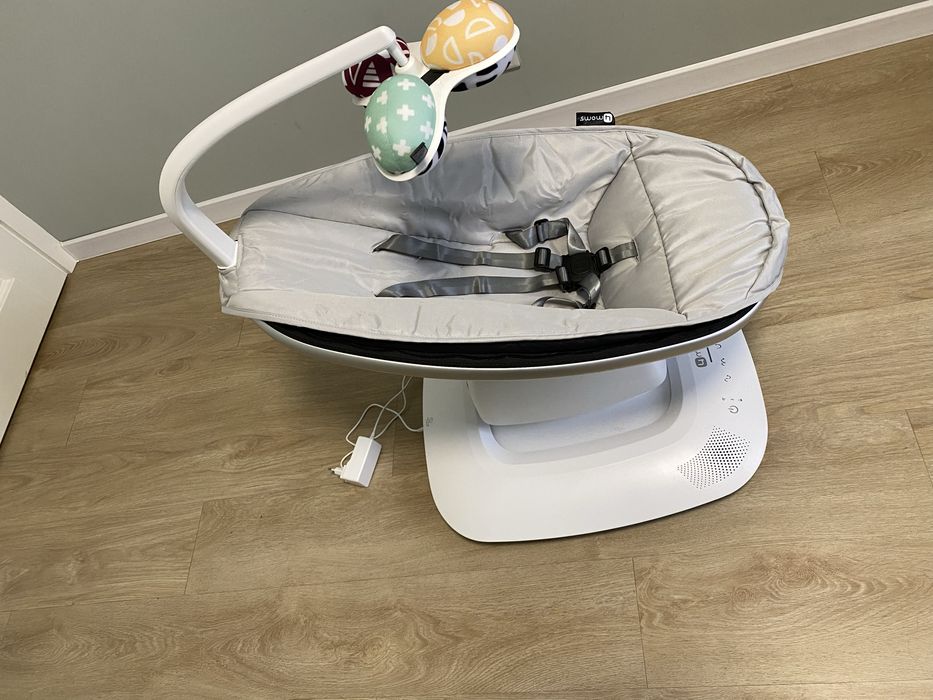 Заколисуючий центр, крісло гойдалка 4moms MamaRoo 5.0 grey classic