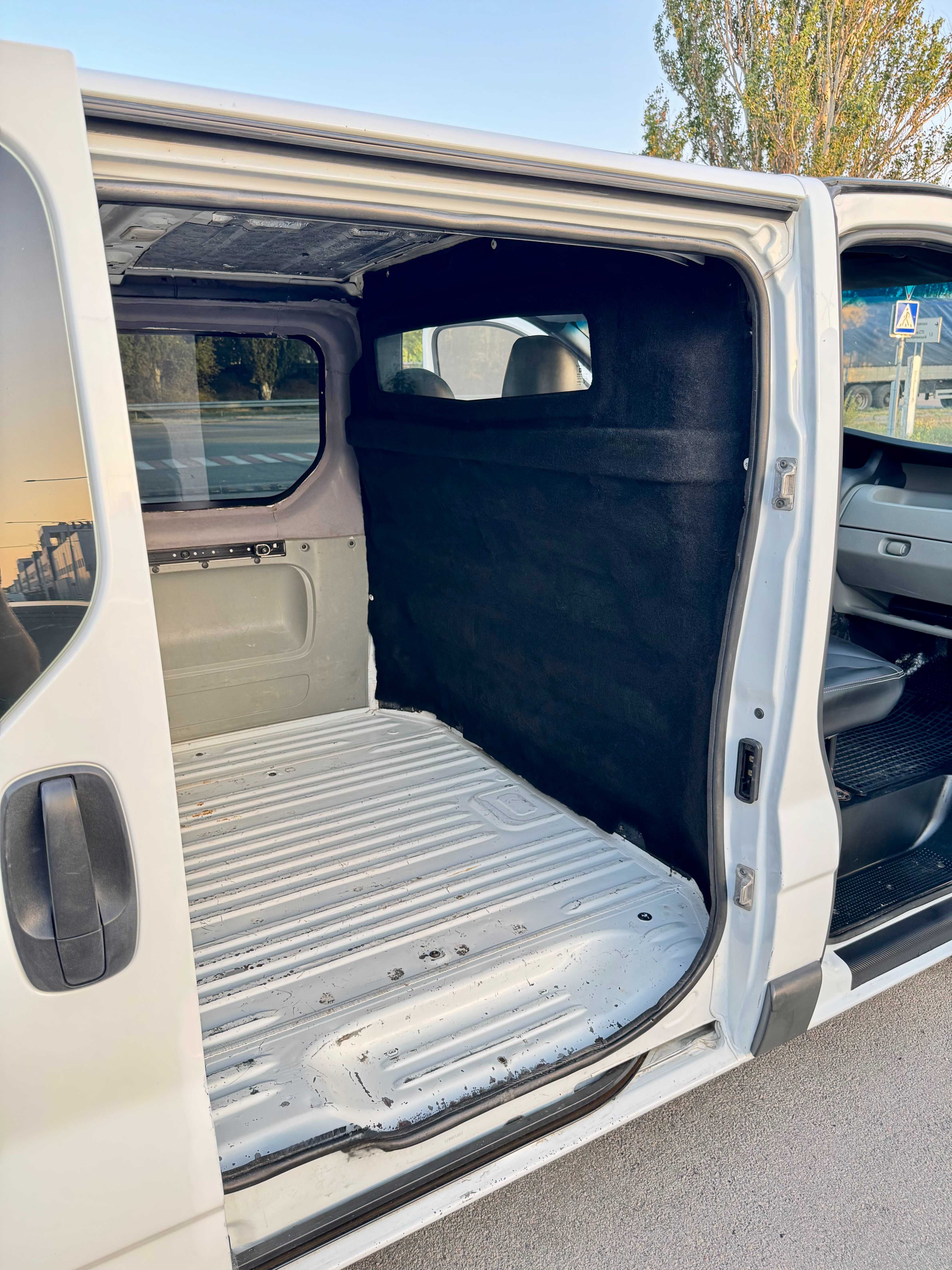 Опель Віваро Opel Vivaro 2010