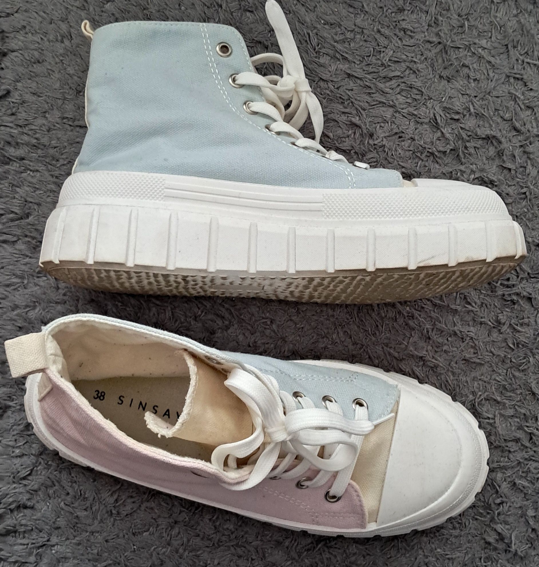 Fajne buty w stylu trampki na wysokiej podeszfie