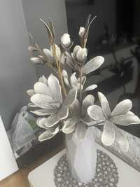 Kwiaty sztuczne bialo szare