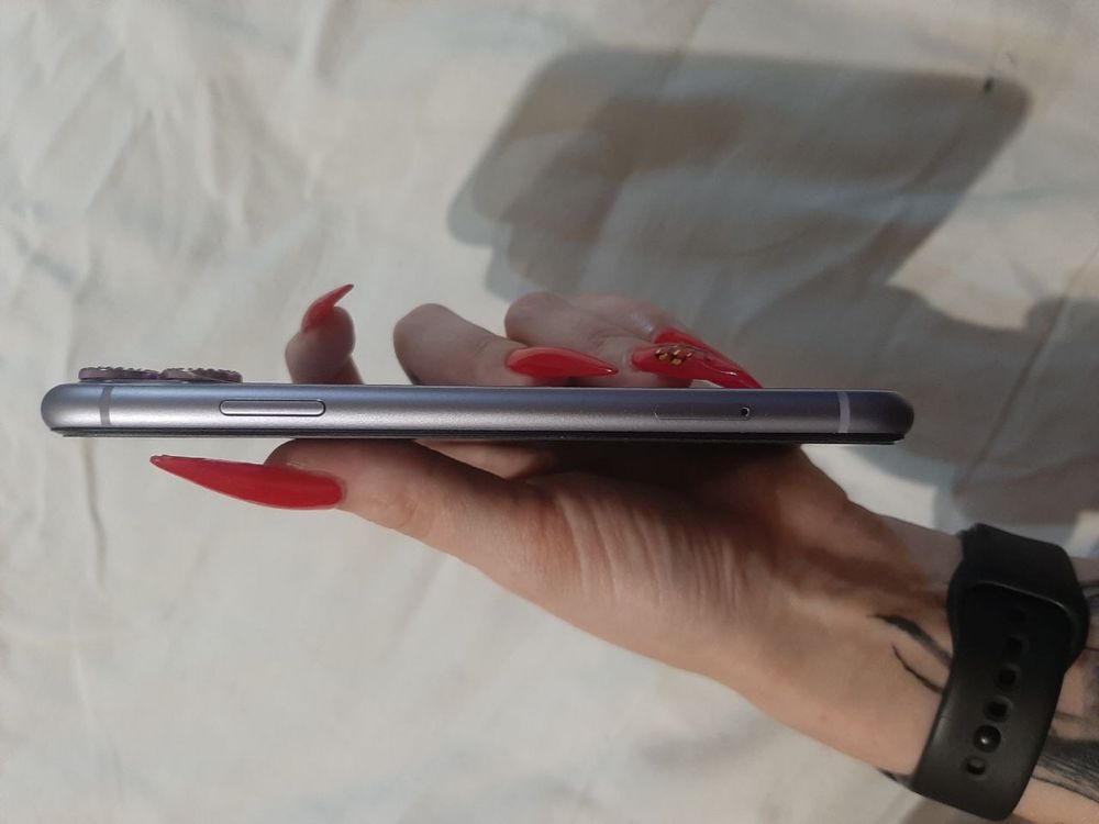 Обменяю Apple 11 64GB