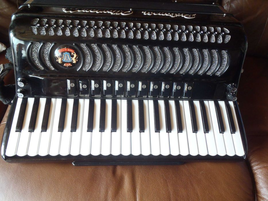 Akordeon Piatanesi Ottavianelli 120b musette 4 chóry z mikrofonami.