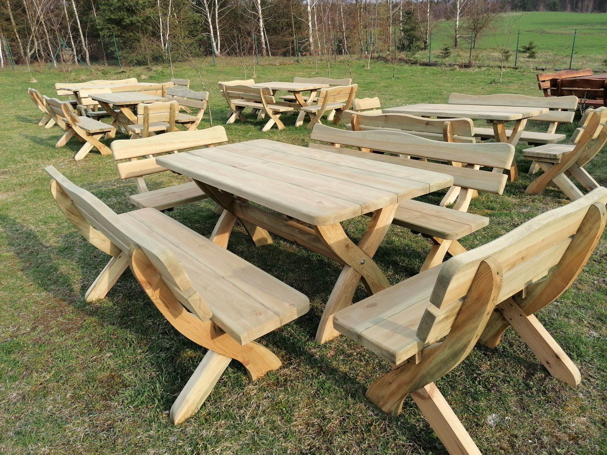 Meble ogrodowe, stół plus cztery ławki