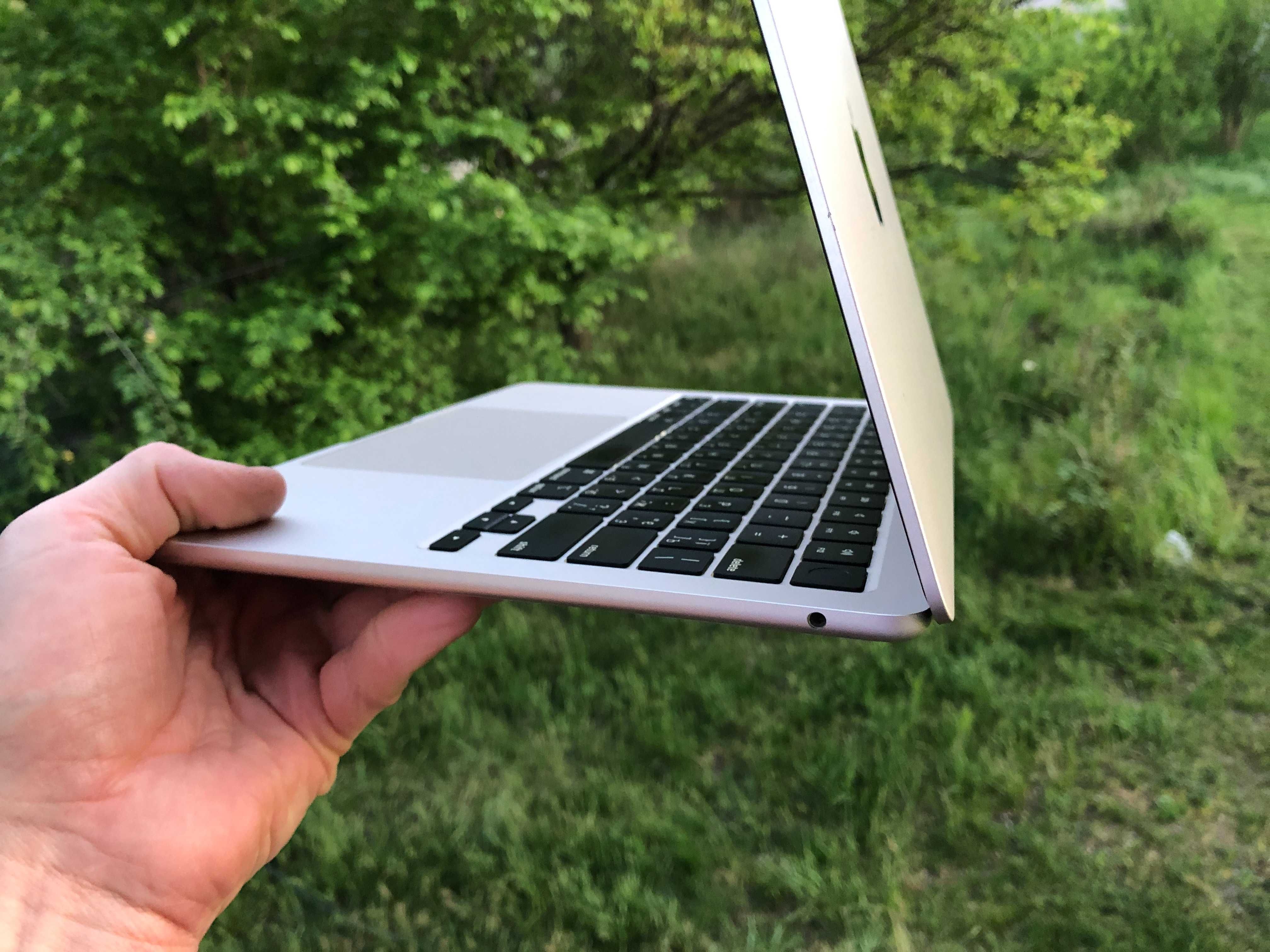 Apple MacBook Air 13.6” M2 2022 Silver 8/256Gb