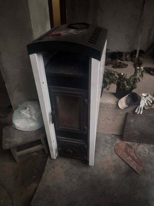 Камін , піч , домашній камін