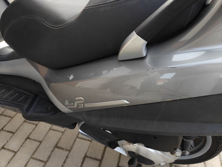 Aprilia Piaggio MP3 300 r. 2011 na kat B L5E