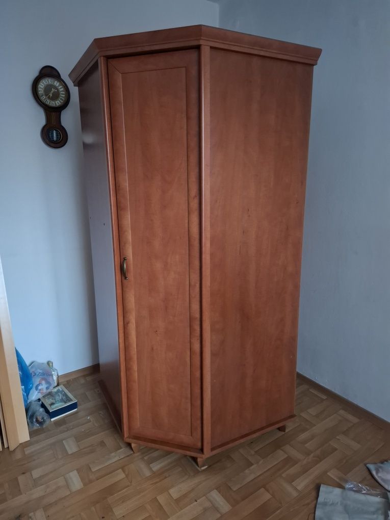 Szafa rogowa. Wymiary na zdjęciu