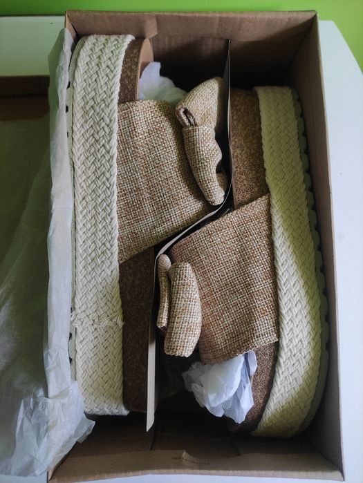 Sandálias número 39, NOVAS!