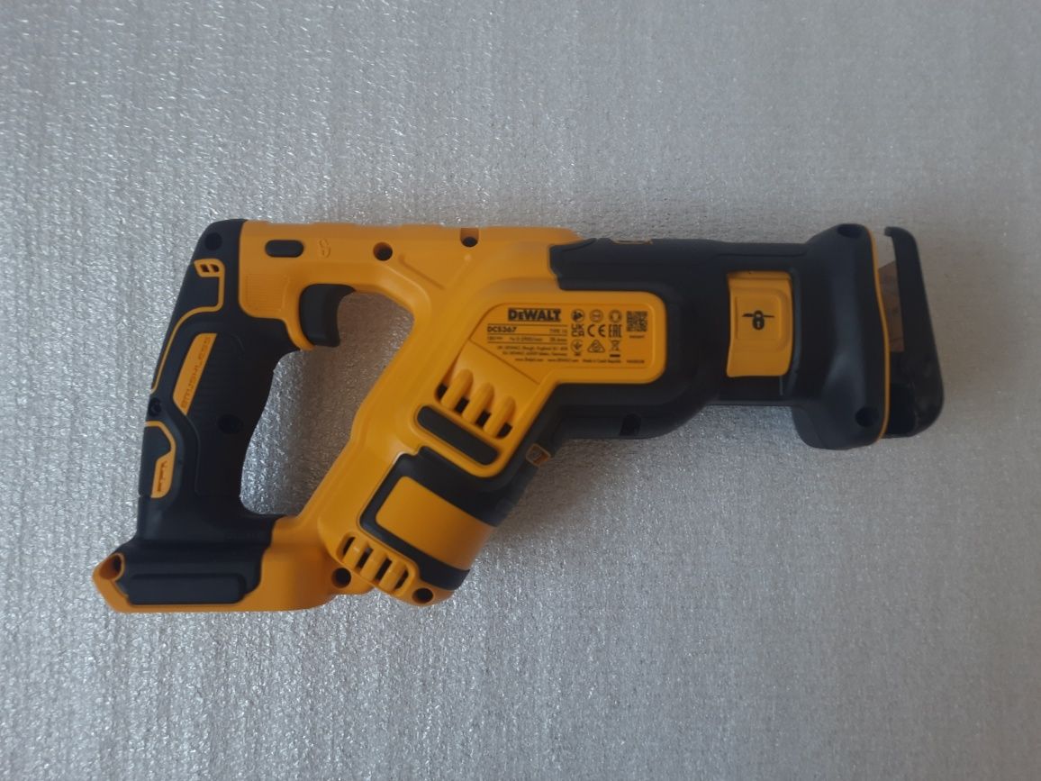 Шабельна пила Dewalt DCS367