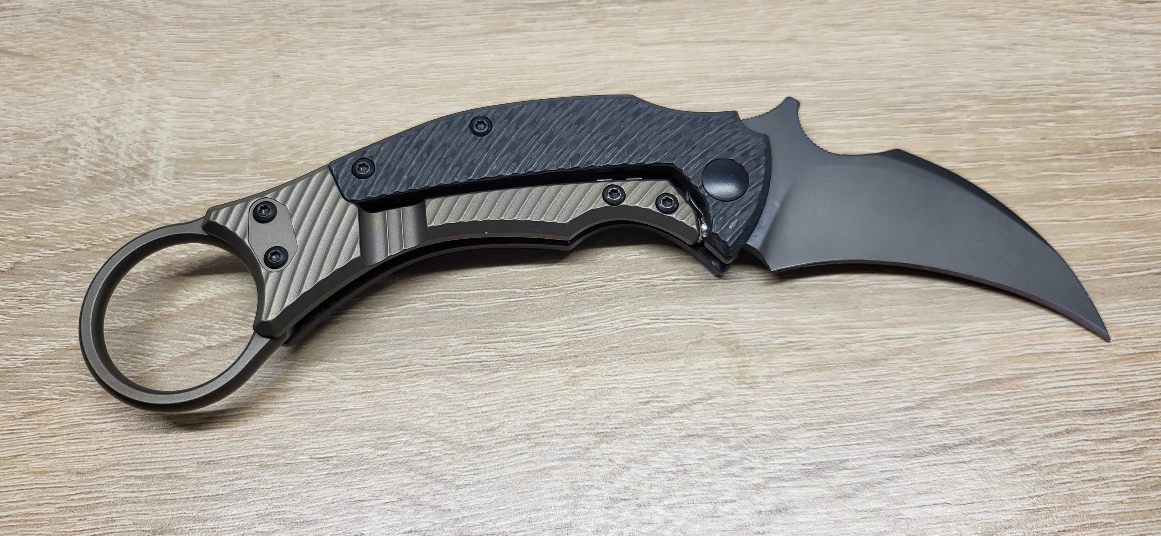 Nóż składany FOX Black Bird by Bastinelli Carbon Fiber Bronze Ti Elmax