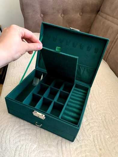 Скринька для прикрас