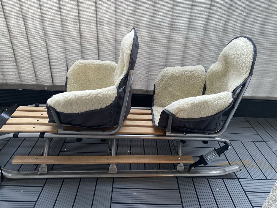 Podwójne sanki z pchaczem