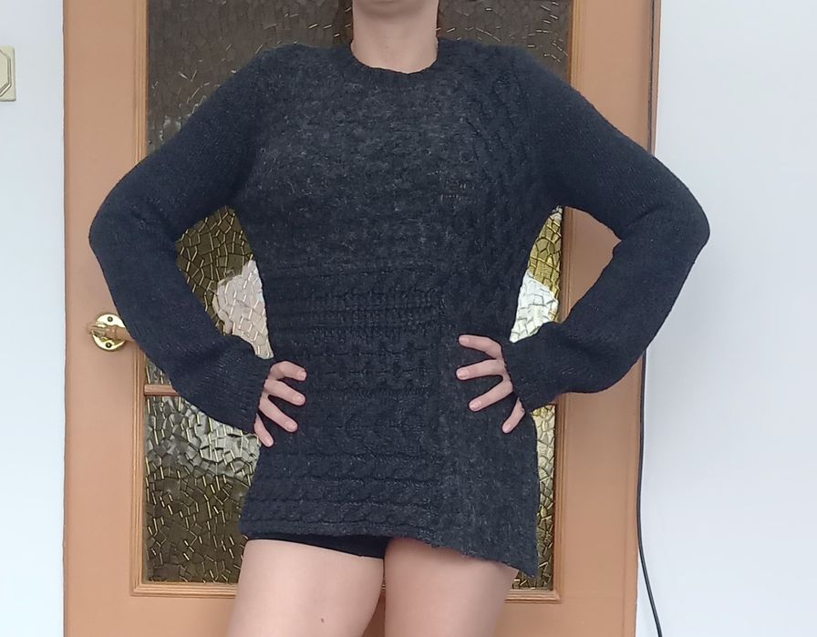 Sweter czarny dluższy