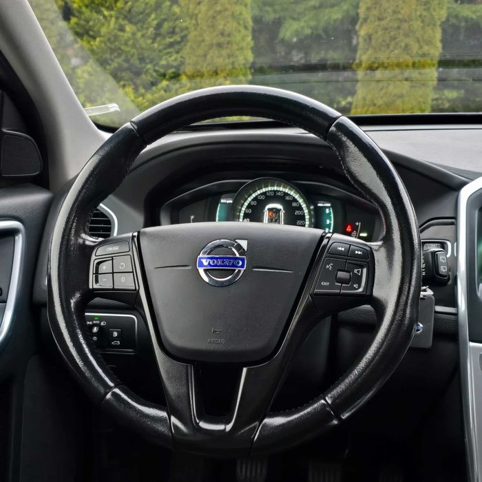 Volvo XC60      2016