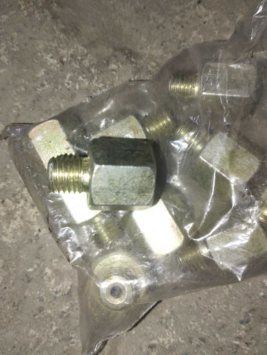 Штуцер перехідник